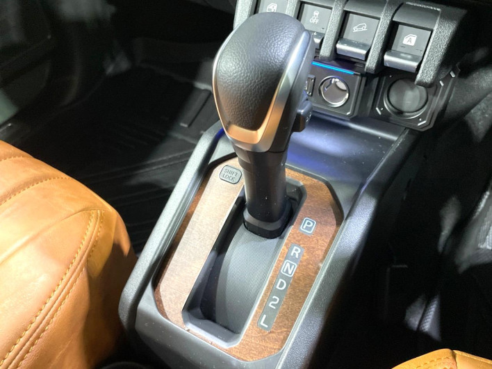 2025 Suzuki Jimny Nomad 3BA-JC74W (UW-6a3210bc8656e)[23]