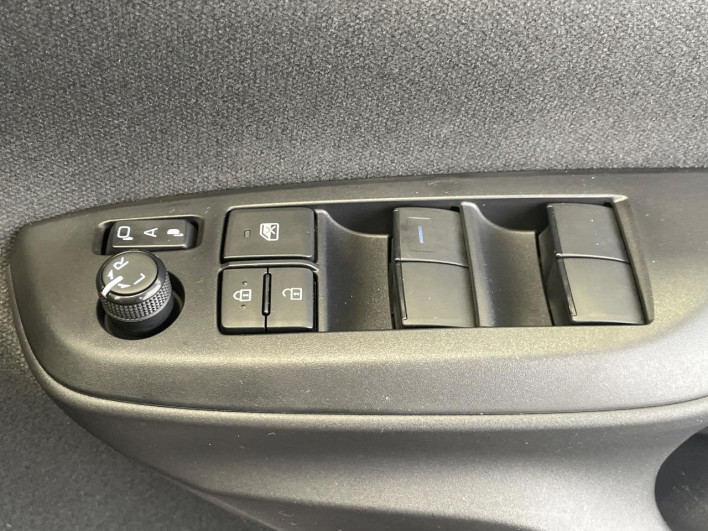 2021 Toyota Yaris 6AA-MXPH10 (UW-6a32110879d88)[23]