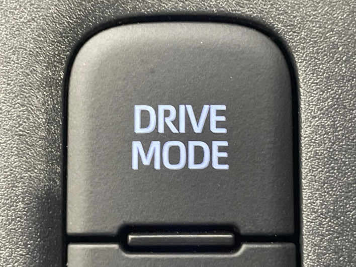 2021 Toyota Yaris 6AA-MXPH10 (UW-6a32110879d88)[20]
