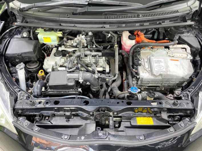 2012 Toyota Aqua DAA-NHP10 (UW-6a32112fc22be)[4]