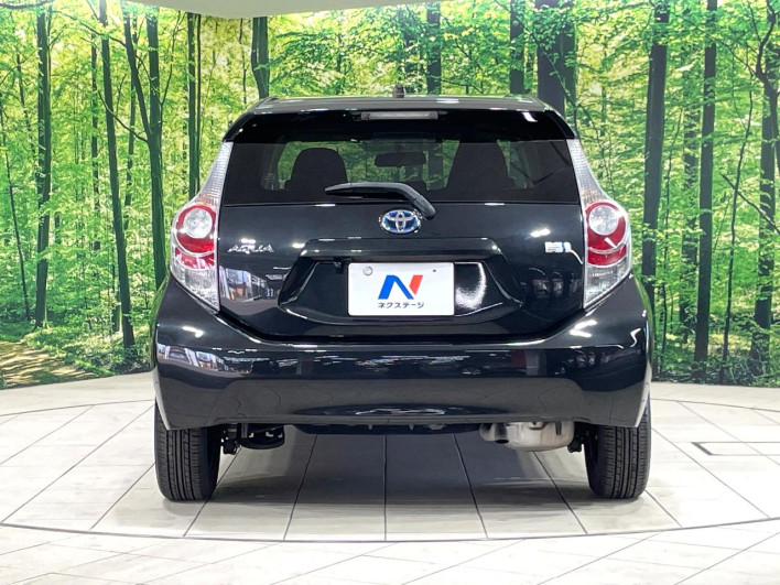 2012 Toyota Aqua DAA-NHP10 (UW-6a32112fc22be)[26]