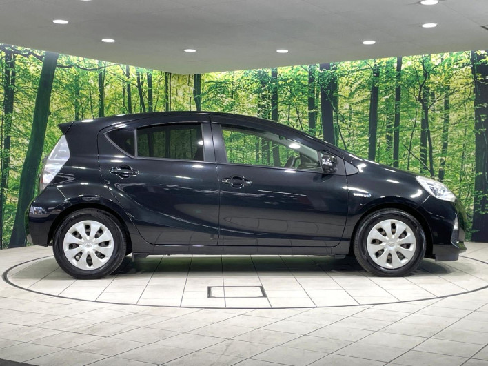 2012 Toyota Aqua DAA-NHP10 (UW-6a32112fc22be)[20]