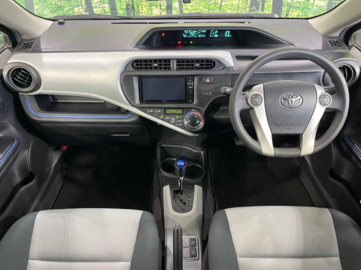 2013 Toyota Aqua DAA-NHP10 (UW-6a321130ad91a)[27]