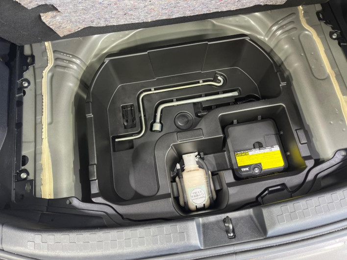 2013 Toyota Aqua DAA-NHP10 (UW-6a321130ad91a)[22]