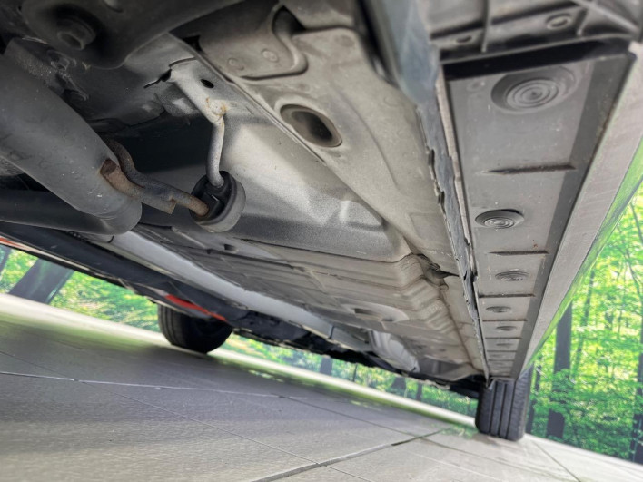 2013 Toyota Aqua DAA-NHP10 (UW-6a321130ad91a)[24]