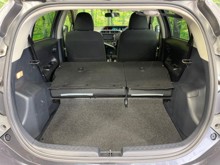 2013 Toyota Aqua DAA-NHP10 (UW-6a321130ad91a)[23]