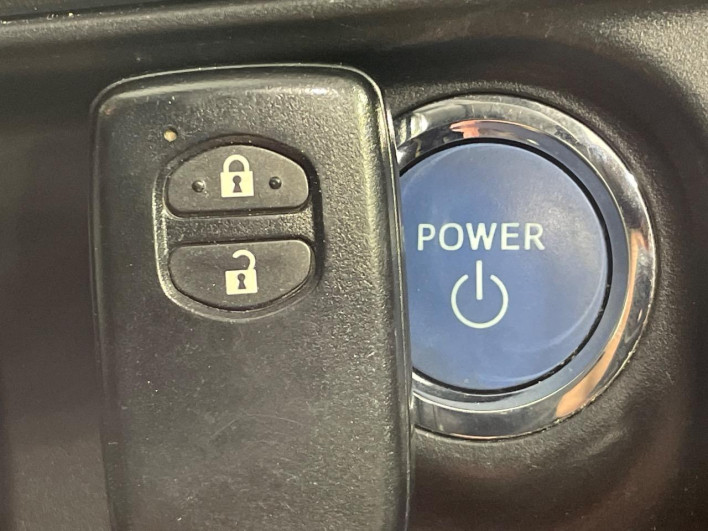 2014 Toyota Aqua DAA-NHP10 (UW-6a3211313aadd)[16]