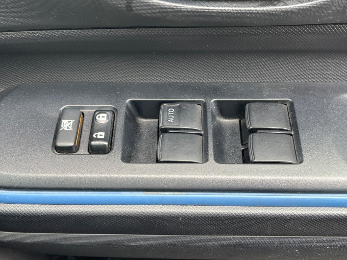 2014 Toyota Aqua DAA-NHP10 (UW-6a3211372352e)[17]