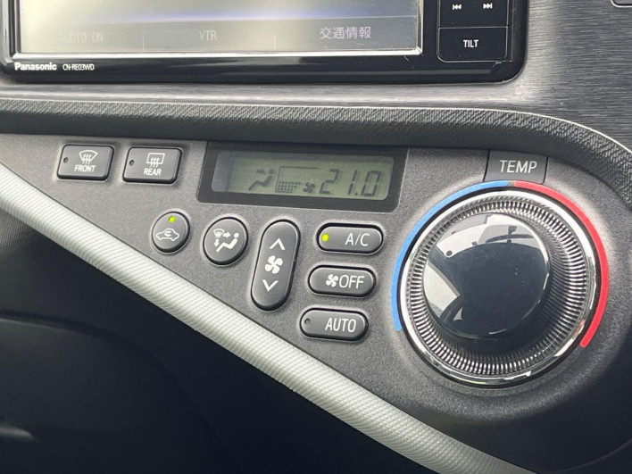 2014 Toyota Aqua DAA-NHP10 (UW-6a3211372352e)[8]