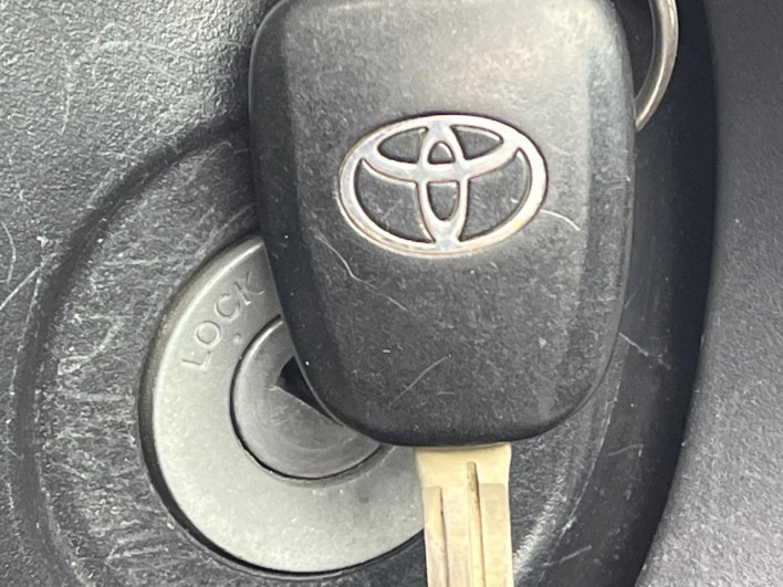 2014 Toyota Aqua DAA-NHP10 (UW-6a3211372352e)[16]