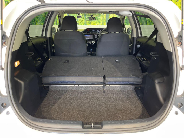 2015 Toyota Aqua DAA-NHP10 (UW-6a321137dd68c)[15]