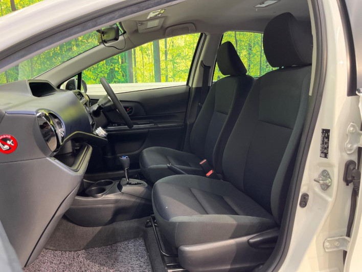 2015 Toyota Aqua DAA-NHP10 (UW-6a321137dd68c)[19]