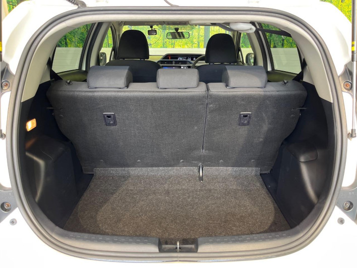 2015 Toyota Aqua DAA-NHP10 (UW-6a321137dd68c)[13]