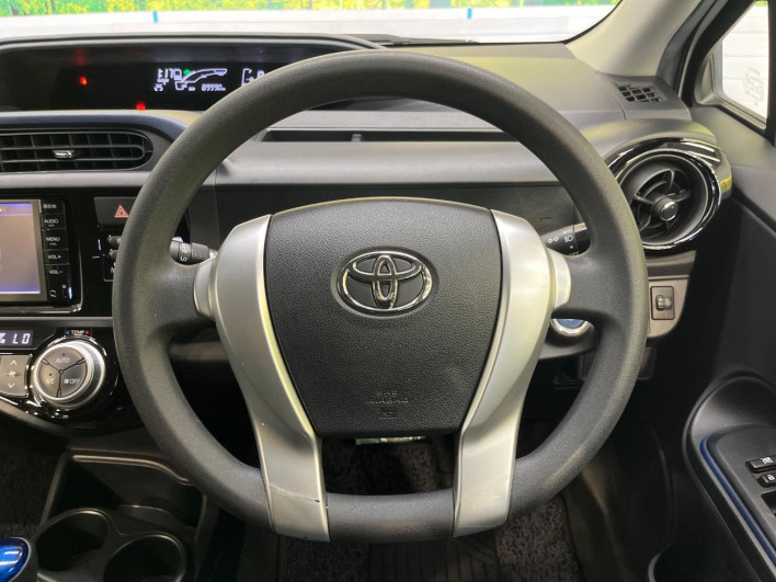 2015 Toyota Aqua DAA-NHP10 (UW-6a321137dd68c)[21]