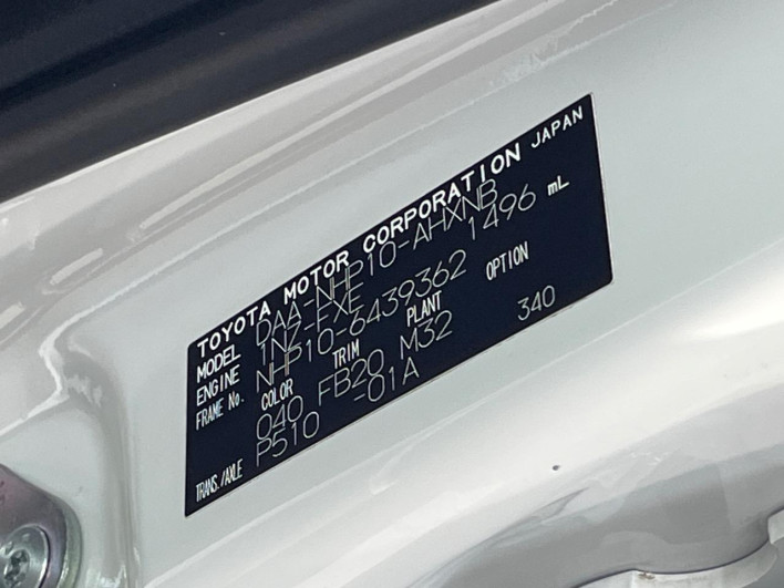 2015 Toyota Aqua DAA-NHP10 (UW-6a321137dd68c)[1]