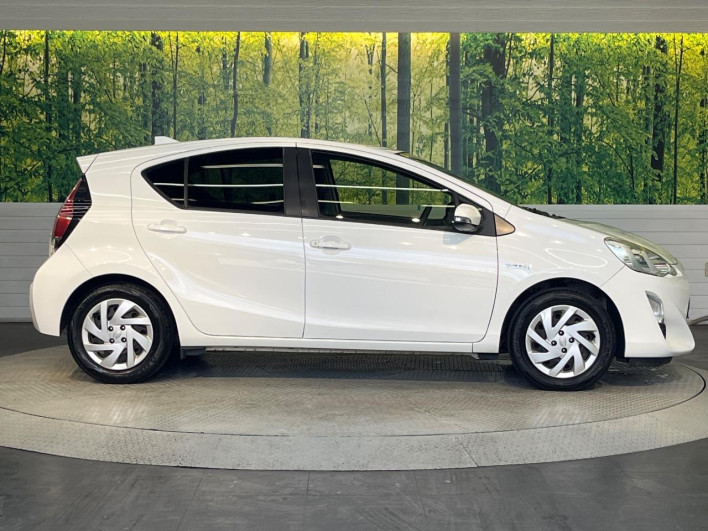 2015 Toyota Aqua DAA-NHP10 (UW-6a321137dd68c)[23]