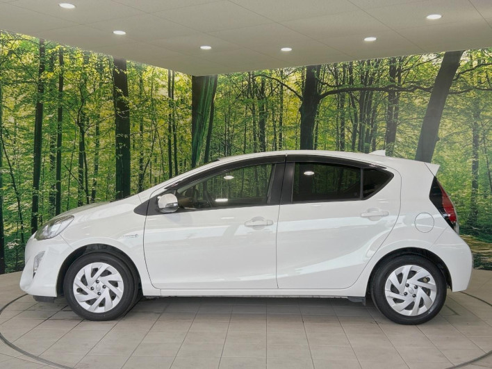 2015 Toyota Aqua DAA-NHP10 (UW-6a321138bfb95)[28]