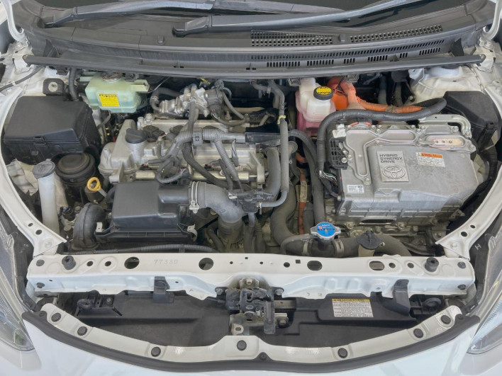 2015 Toyota Aqua DAA-NHP10 (UW-6a321138bfb95)[5]