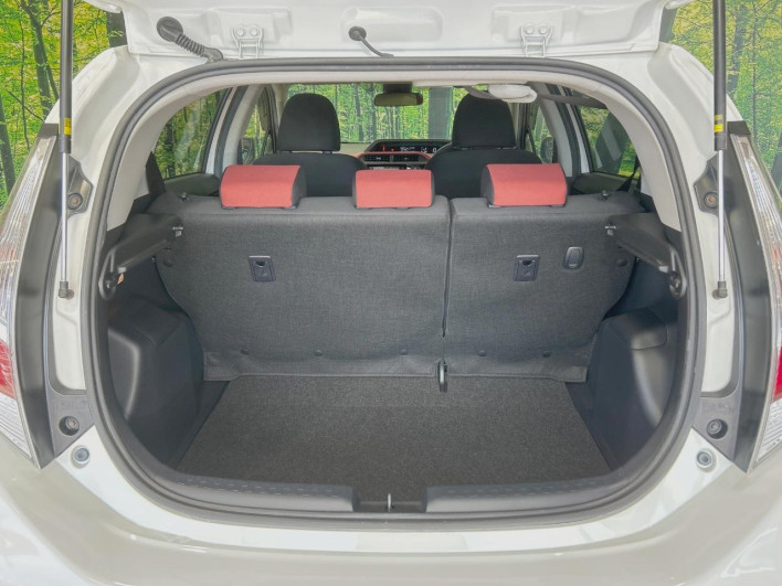 2015 Toyota Aqua DAA-NHP10 (UW-6a321138bfb95)[15]