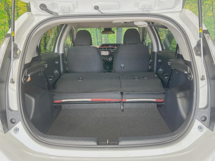 2015 Toyota Aqua DAA-NHP10 (UW-6a321138bfb95)[12]