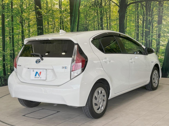 2015 Toyota Aqua DAA-NHP10 (UW-6a321138bfb95)[11]