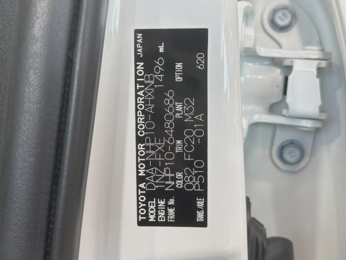 2015 Toyota Aqua DAA-NHP10 (UW-6a321138bfb95)[1]