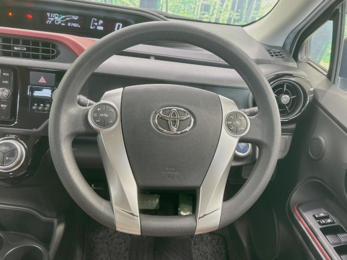 2015 Toyota Aqua DAA-NHP10 (UW-6a321138bfb95)[25]