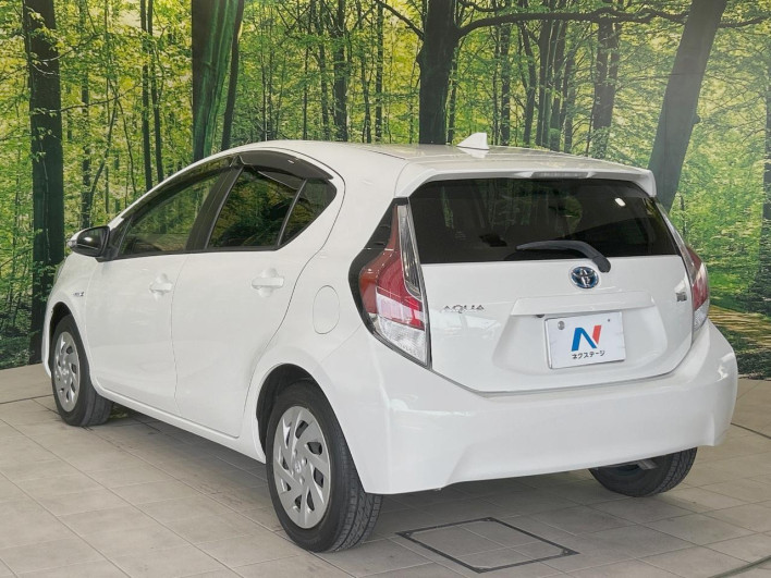 2015 Toyota Aqua DAA-NHP10 (UW-6a321138bfb95)[27]