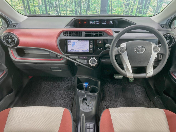 2015 Toyota Aqua DAA-NHP10 (UW-6a321138bfb95)[24]