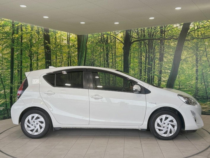 2015 Toyota Aqua DAA-NHP10 (UW-6a321138bfb95)[10]