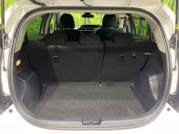 2016 Toyota Aqua DAA-NHP10 (UW-6a32113a31783)[6]