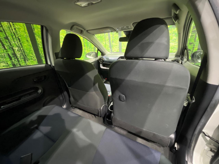 2016 Toyota Aqua DAA-NHP10 (UW-6a32113a31783)[13]