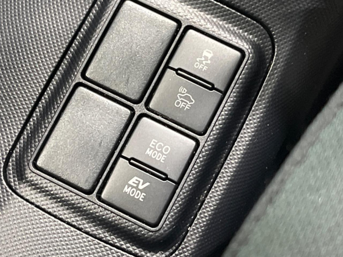2016 Toyota Aqua DAA-NHP10 (UW-6a32113a31783)[22]