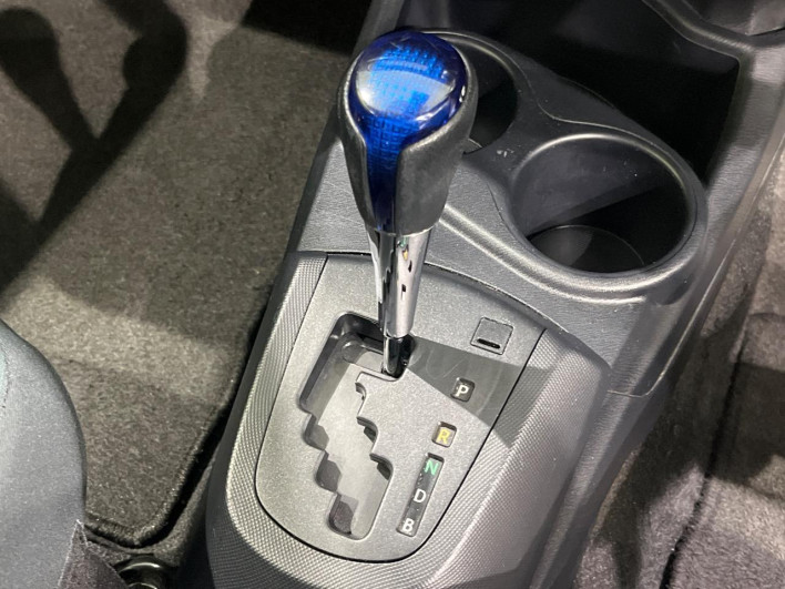 2016 Toyota Aqua DAA-NHP10 (UW-6a32113a31783)[20]