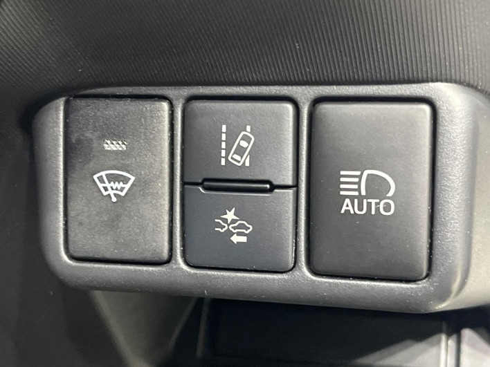 2016 Toyota Aqua DAA-NHP10 (UW-6a32113a31783)[18]
