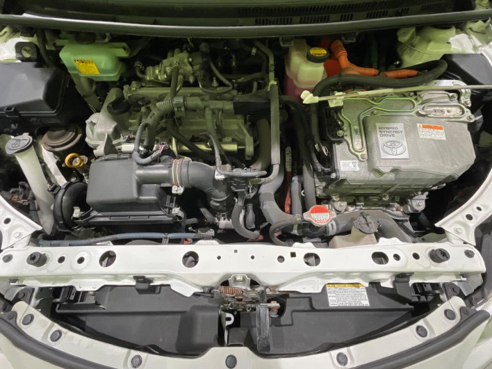 2016 Toyota Aqua DAA-NHP10 (UW-6a32113a31783)[4]