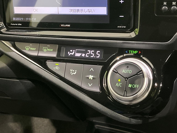 2016 Toyota Aqua DAA-NHP10 (UW-6a32113a31783)[27]