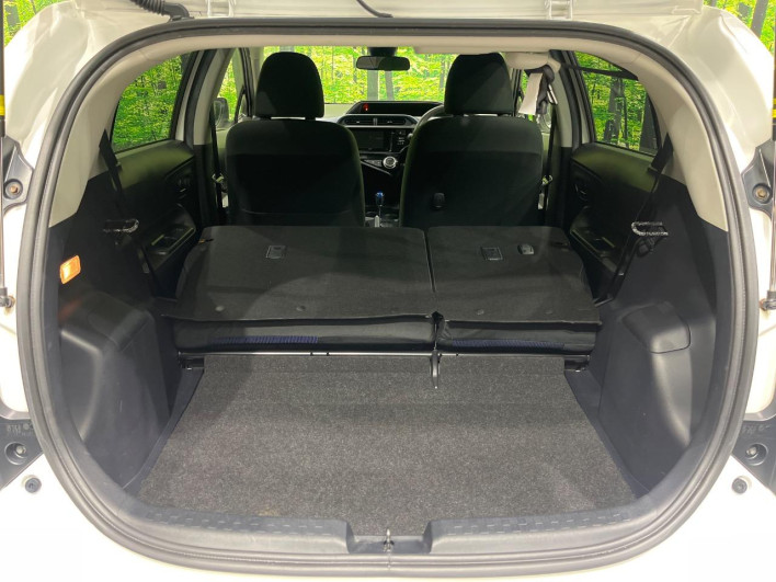 2016 Toyota Aqua DAA-NHP10 (UW-6a32113a31783)[7]
