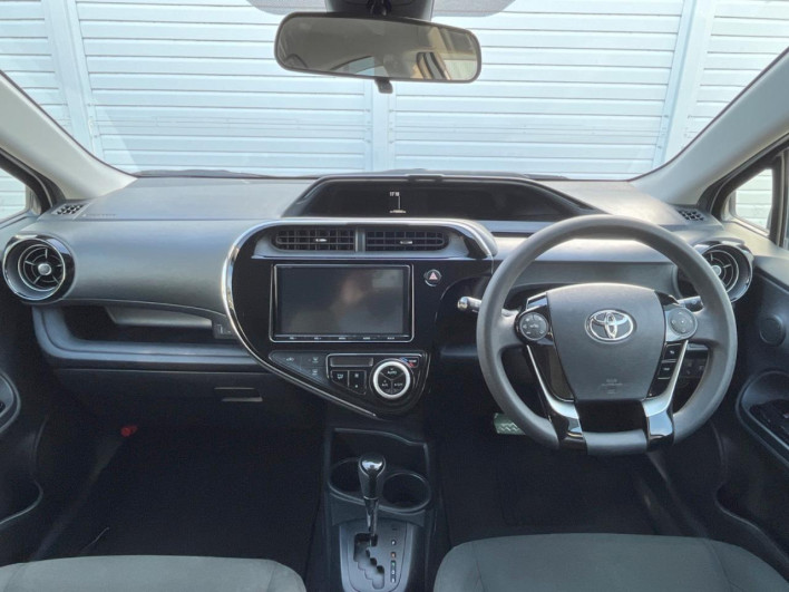 2018 Toyota Aqua DAA-NHP10 (UW-6a32113cb82df)[24]
