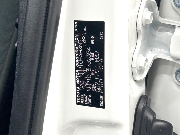 2018 Toyota Aqua DAA-NHP10 (UW-6a32113e0c02c)[1]