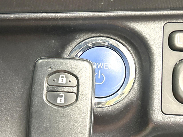 2018 Toyota Aqua DAA-NHP10 (UW-6a32113e0c02c)[10]
