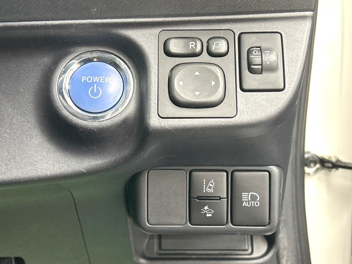 2018 Toyota Aqua DAA-NHP10 (UW-6a32113e0c02c)[4]