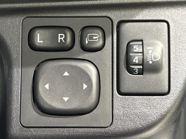 2019 Toyota Aqua DAA-NHP10 (UW-6a32113f62630)[19]