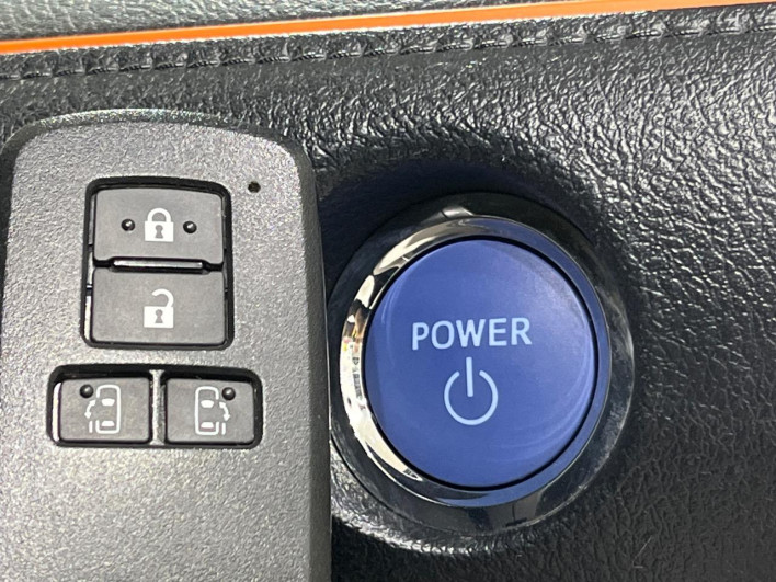 2016 Toyota Sienta DAA-NHP170G (UW-6a3211409d549)[19]