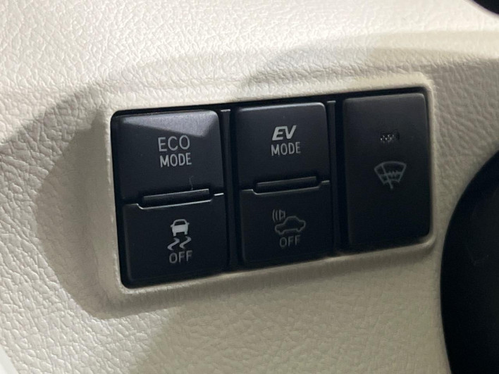 2016 Toyota Sienta DAA-NHP170G (UW-6a3211409d549)[23]