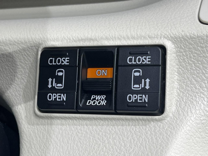 2016 Toyota Sienta DAA-NHP170G (UW-6a3211409d549)[18]