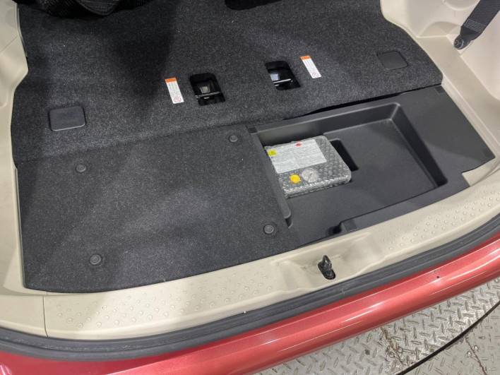 2016 Toyota Sienta DAA-NHP170G (UW-6a3211409d549)[7]