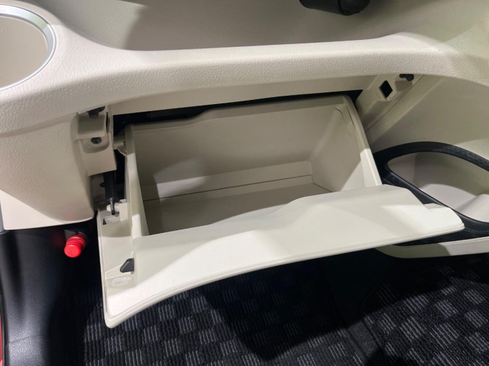 2016 Toyota Sienta DAA-NHP170G (UW-6a3211409d549)[4]