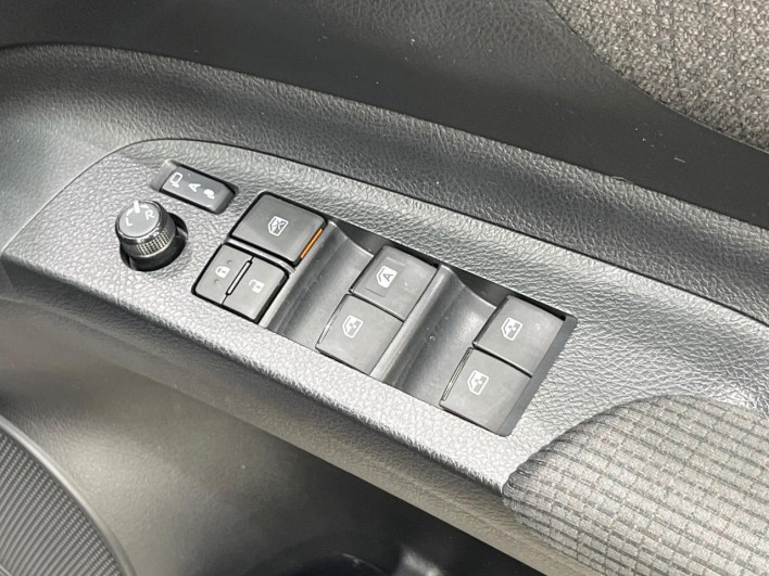 2019 Toyota Sienta 6AA-NHP170G (UW-6a3211422fae9)[13]
