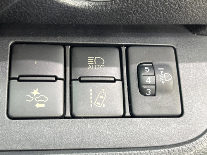 2019 Toyota Sienta 6AA-NHP170G (UW-6a3211422fae9)[14]